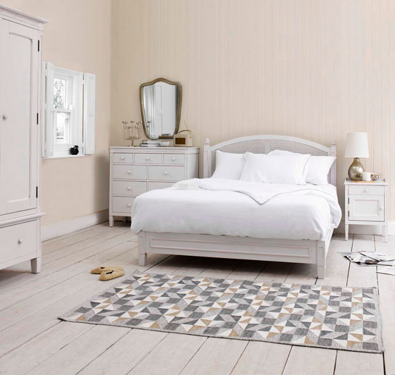 interer-spalni-s-beloj-mebelyu19