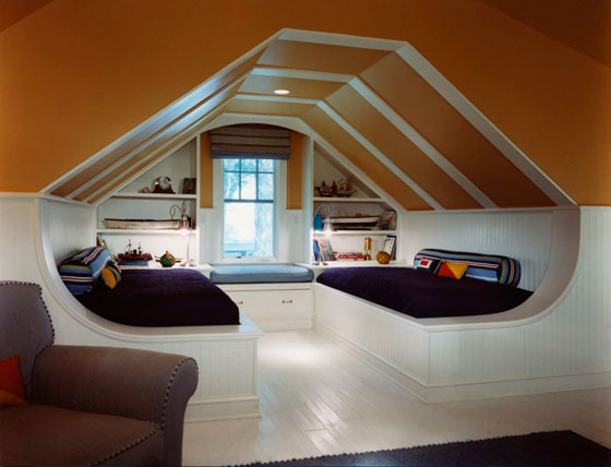 dizajn-mansardy-s-dvuskatnoj-kryshej13