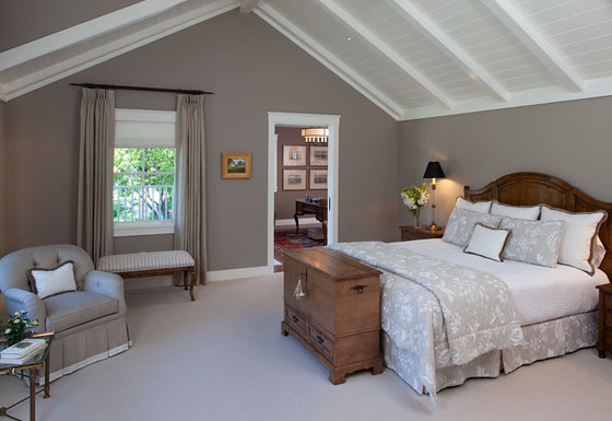 dizajn-mansardy-s-dvuskatnoj-kryshej20