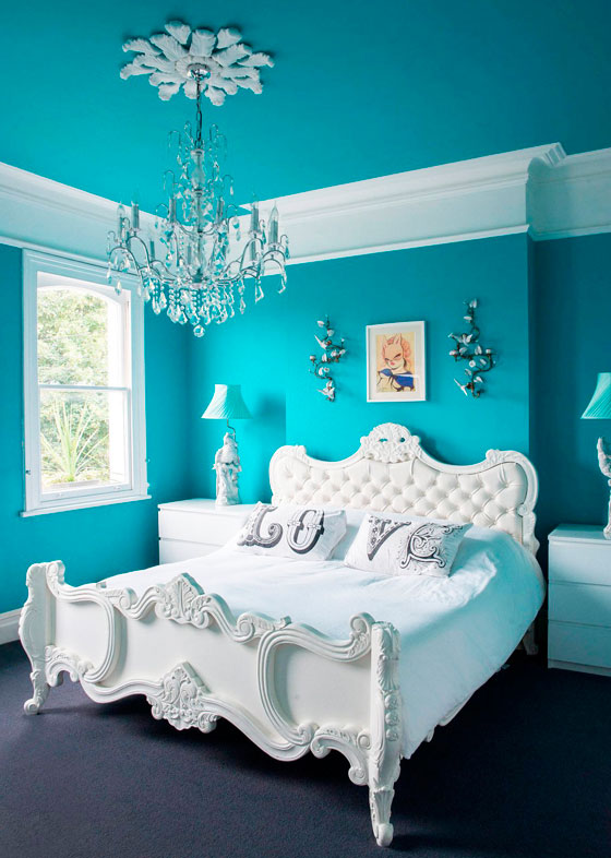 01-turquoise-white-bedroom-decoraiton-idea-homebnc
