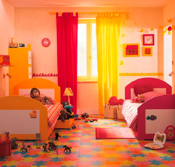 dizajn-detskoj-komnaty-dlya-dvux-raznopolyx-detej04