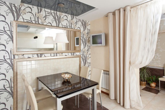 Зеркало на кухне? Почему бы и нет