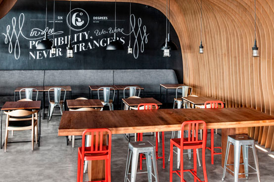Six Degrees: кафе в пещерном стиле