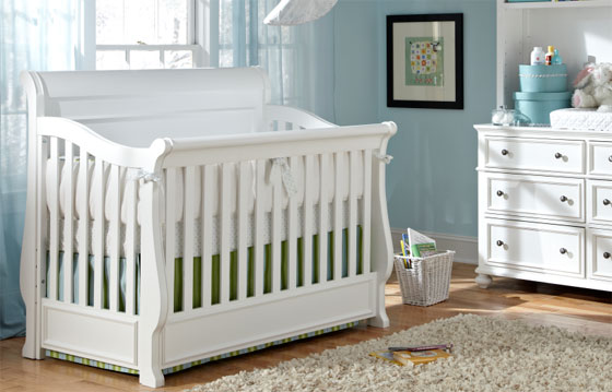 detskaya-krovatka-u-okna