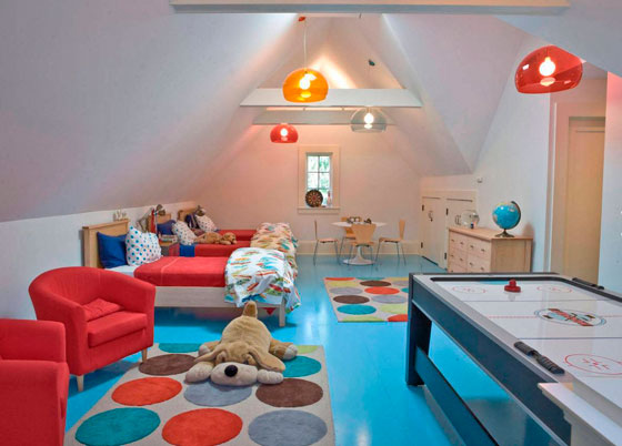 dizajn-mansardy-s-dvuskatnoj-kryshej16