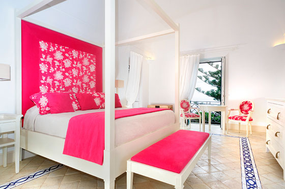 interer-spalni-s-beloj-mebelyu20